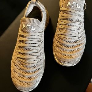 APL SNEAKERS